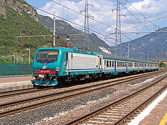La locomotiva E.464.030 (serie E.464), in livrea XMPR.