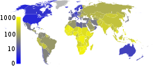 World map with υποσαχάρια Αφρική in various shades of yellow, marking prevalences above 300 per 100,000 people, and with the U.S., Canada, Australia, and northern Europe in shades of deep blue, marking prevalence around 10 per 100,000 people. Asia is yellow but not quite so bright, marking prevalence around 200 per 100,000 range. South America is a darker yellow.
