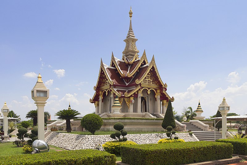 File:Udon Thani - The City Pillar Shrine - 0002.jpg