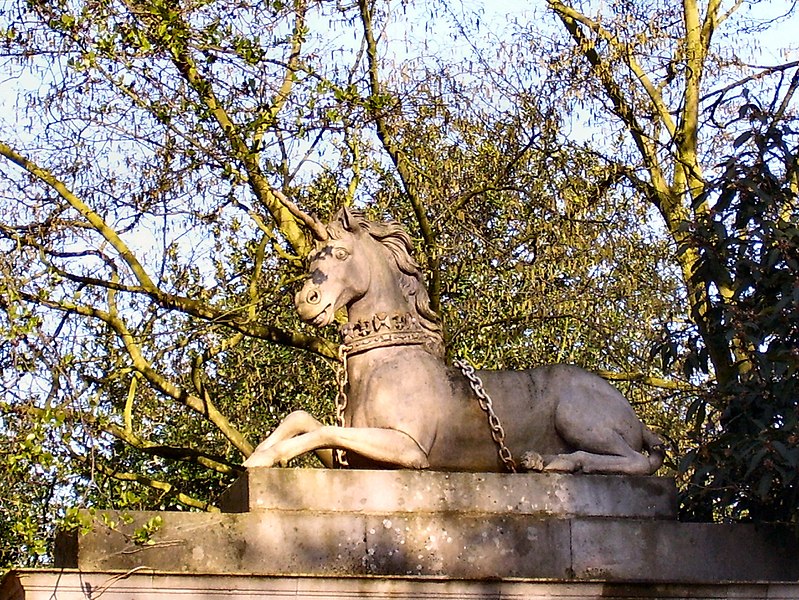 File:Unicorn Gate, Kew Gardens.jpg