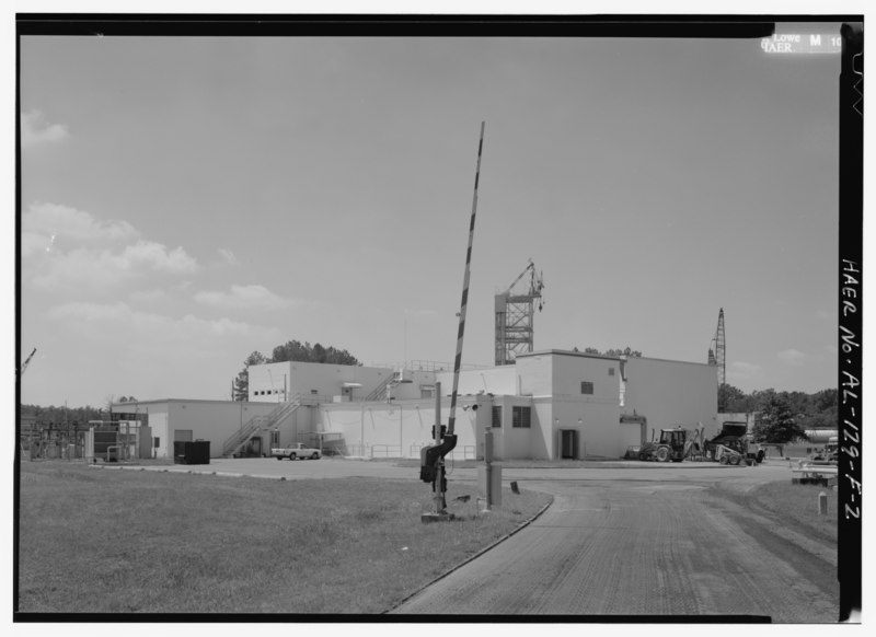 File:VIEW LOOKING SOUTH, BLOCK HOUSE. - Marshall Space Flight Center, East Test Area, Block House, Huntsville, Madison County, AL HAER ALA,45-HUVI.V,7F-2.tif