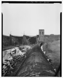 VIEW WEST ALONG TOP OF PENSTOCK, SHOWING INTAKE STRUCTURE AND ARCHES NOS. 1-2 - Victoria Dam, West branch of Ontonagon River, 4.5 miles southwest of Rockland, Rockland, HAER MICH,66-ROCK.V,1-17.tif