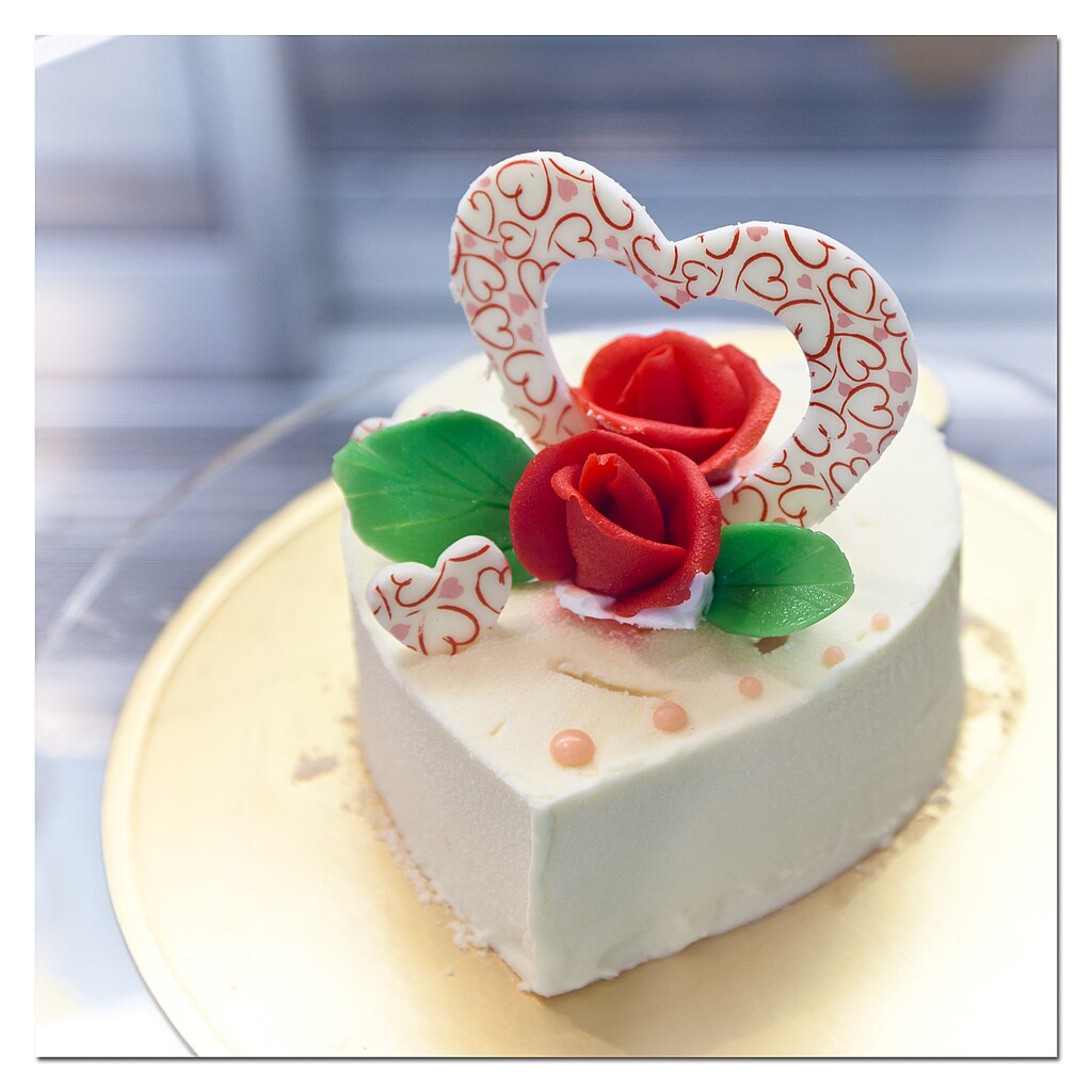 File:Valentines Day cake.jpg - Wikimedia Commons