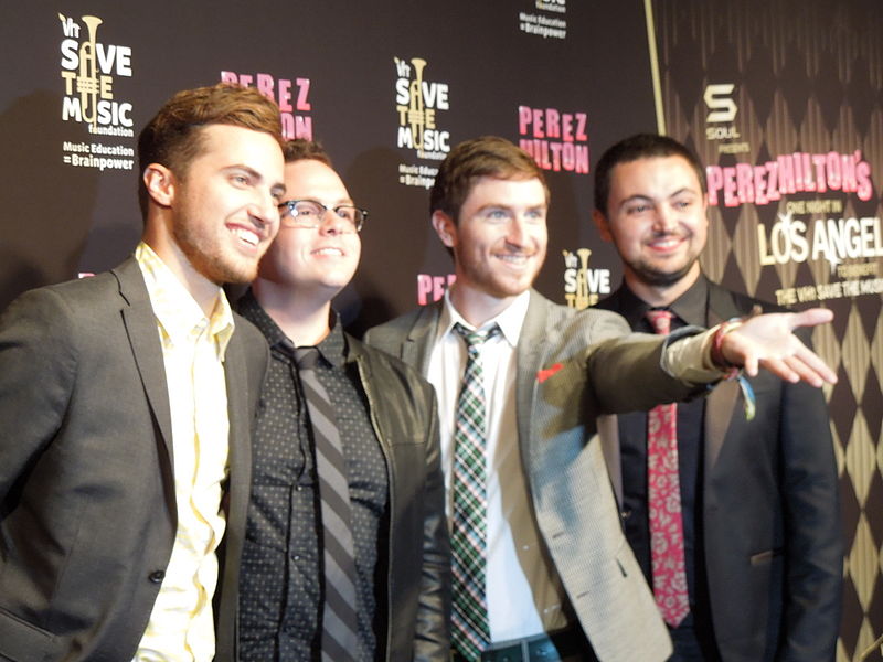 File:Walk The Moon Poses For Cameras.jpg