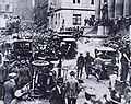 Pengeboman Wall Street 1920, dengan Federal Hall di belakang.