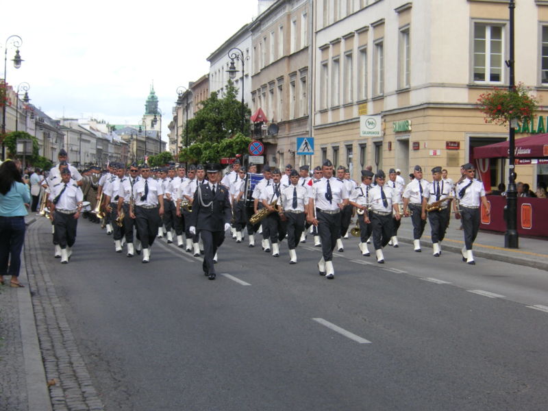 File:Warsaw parade Orchestra 3.JPG