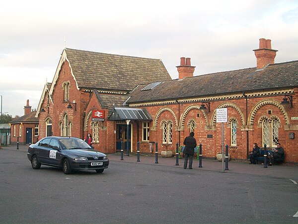 The entrance to Wellingborough station