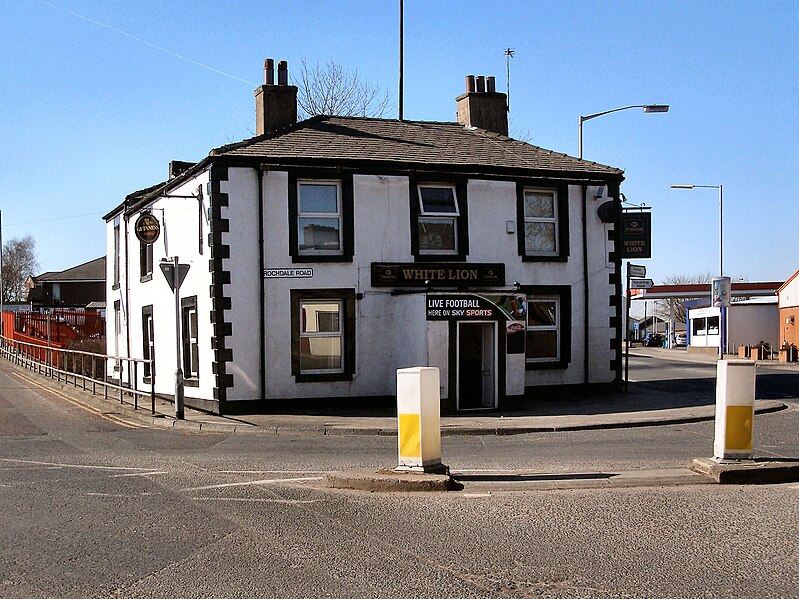 File:White Lion - geograph.org.uk - 1743318.jpg