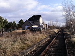 Закрытая в 1998 году ж/д линия и станция в Цёшене