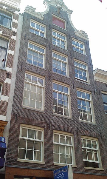 File:Zeedijk 128, Amsterdam.jpg