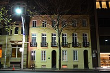 Horbury Terrace (c.1836) in Sydney is one of the earliest surviving examples of terraced housing in Australia. 1 Horbury Terrace.JPG