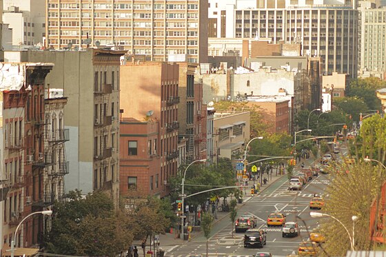 Streets avenue. Первая Авеню. East Village Нью-Йорк. Оживленная Авеню. Сан Диего 1 я Авеню улица.