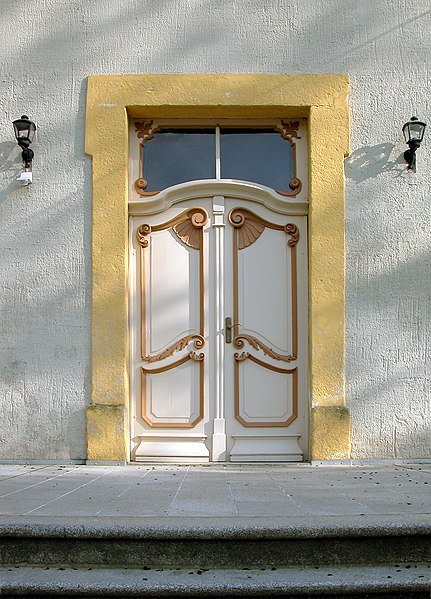 File:20080428810DR Buchholz (Vierkirchen) Rittergut Schloßportal.jpg