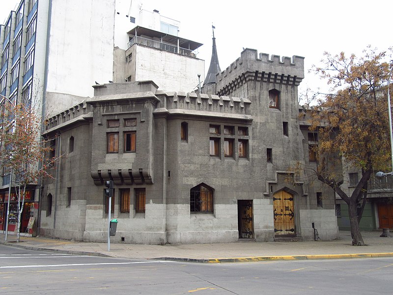 File:2017 Santiago de Chile - Palacete en el cruce de las avenidas Ismael Valdés Vergara y Enrique Mac Iver.jpg