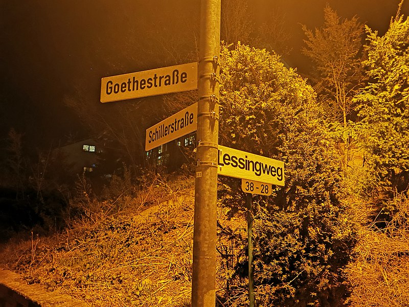 File:2021-04-12 Straßen und Wege in Tauberbischofsheim bei Nacht 10.jpg