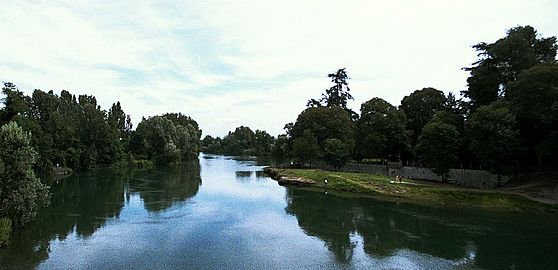 The river divides Vaprio d’Adda (on our left) from Canonica d’Adda (on our right)