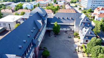 So kommt man zu Altes Kurfürstliches Gymnasium Bensheim mit den Öffentlichen - Mehr zum Ort Hier