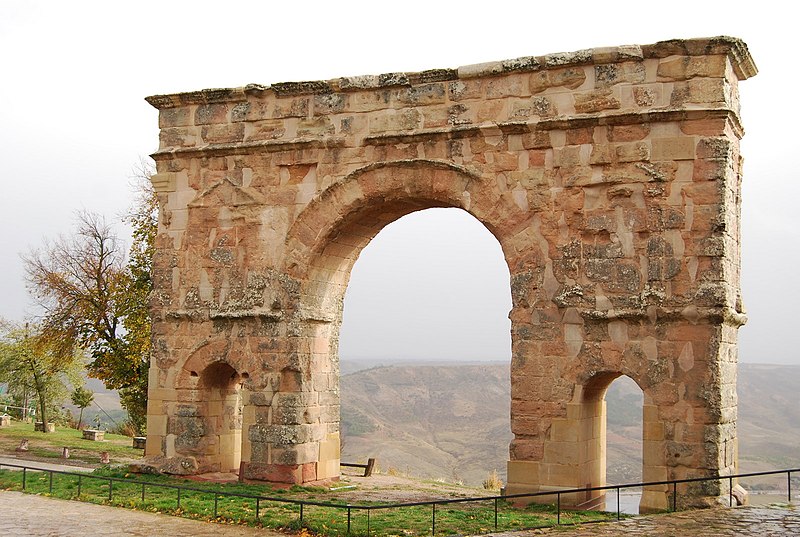 File:Ancient Roman triumphal arch of Medinaceli-Spain.jpg