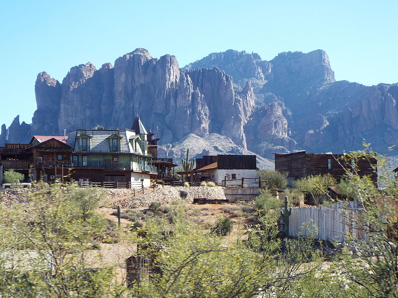 File:Apache Junction-Goldfield Ghost Town-Superstition Mounatian in the background.JPG