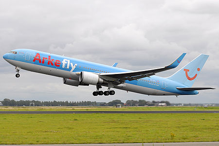 ArkeFly Boeing 767-300 PH-OYJ in AMS.jpg