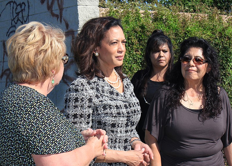 File:Attorney General meets Mira Loma residents 07.jpg