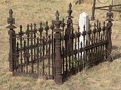 Кладбище Остин, штат Невада, масонское ограждение 1.JPG
