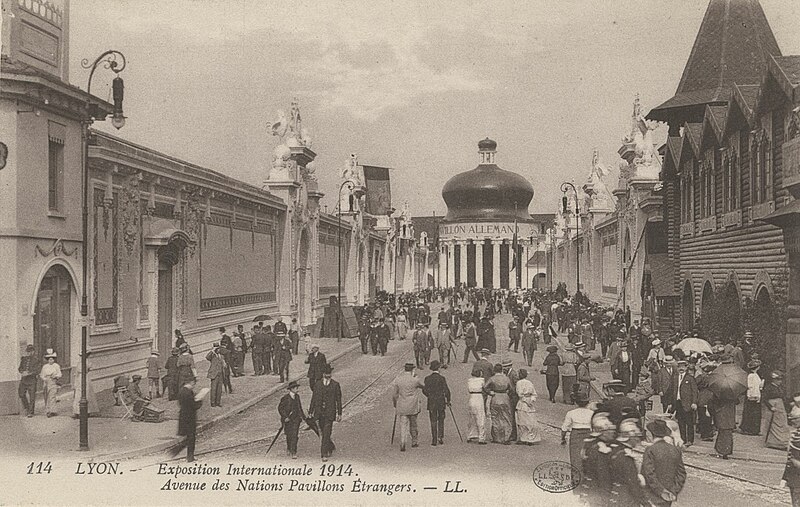 File:Avenue des Nations - exposition internationale urbaine de Lyon en 1914.jpg