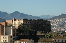 Fuerte en medio de la ciudad