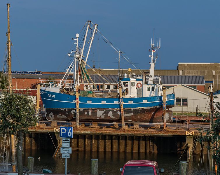 File:Büsum Hafen Schiffe jm21259.jpg