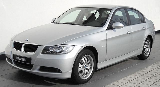 File:2010 BMW 323i (E91 MY10.5) Lifestyle Touring station wagon  (2015-07-03) 02.jpg - Wikipedia