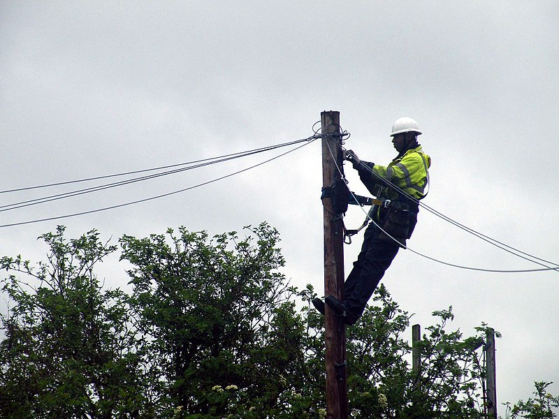 File:BT Openreach Engineer Up Pole 2012 May 09.JPG