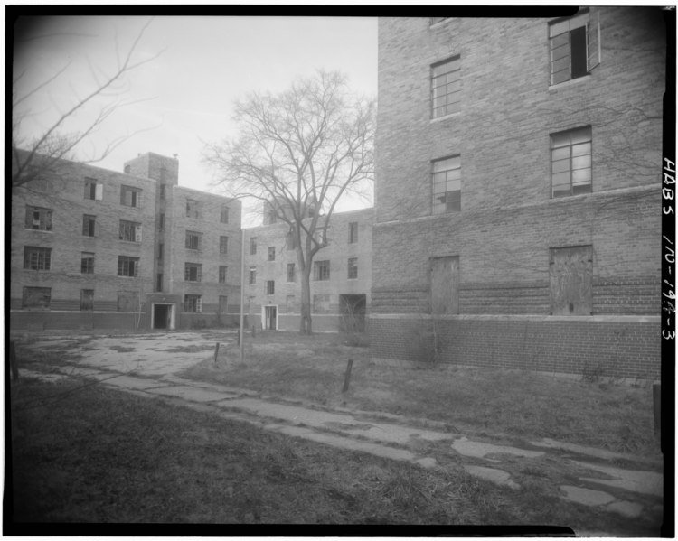 File:BUILDING No. 23, VIEW NORTH - Lockefield Garden Apartments, 900 Indiana Avenue, Indianapolis, Marion County, IN HABS IND,49-IND,32-3.tif