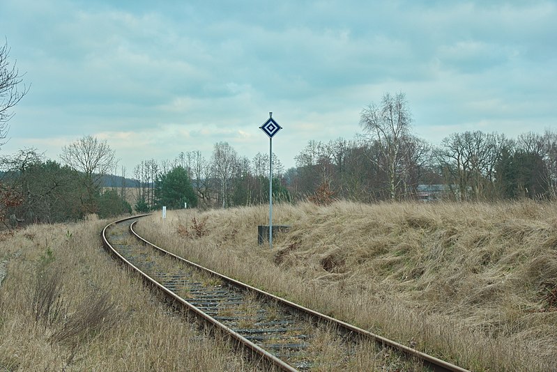 File:Bahnhof Blankenberg - Ausfahrt Nebenbahn nach Karow.jpg