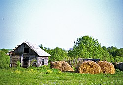 Baltkrievija-Ihawka-Barn un Hay.jpg