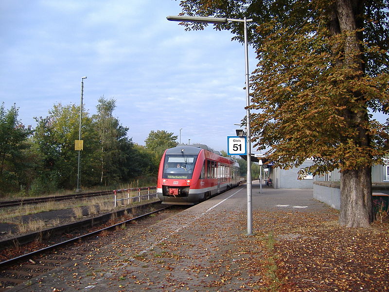 File:Bf Ottbergen 2006, Gleis 51, Regionalbahn nach Göttingen.JPG