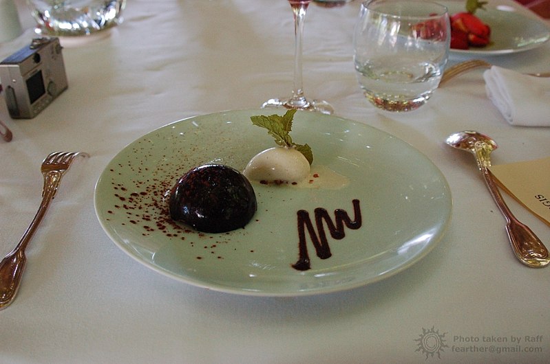 File:Boule de chocolate, sorbet blanche. (3220174991).jpg