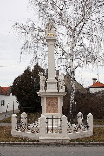 File:Breitenbrunn Dreifaltigkeitssäule.JPG