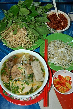 Gastronomía De Vietnam: Influencias extranjeras en la gastronomía vietnamita, Regiones de la cocina vietnamita, Comida típica vietnamita