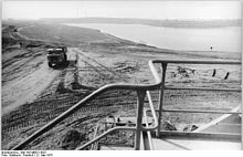 Earth moving at the Kulkwitzer See, May 1973 Bundesarchiv Bild 183-M0521-0021, Leipzig, Rekultivierung.jpg