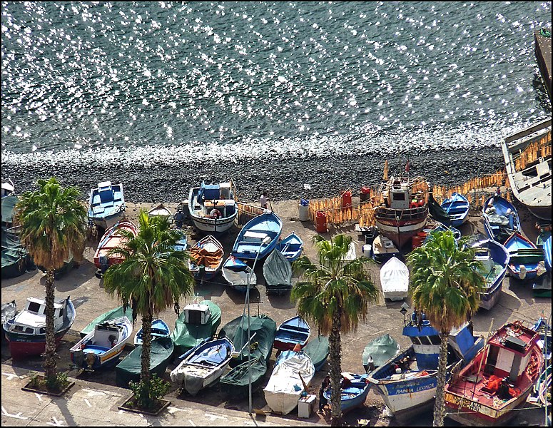 File:Câmara de Lobos - 2010-12-02 - 98101786.jpg