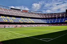 Camp Nou (Barcelona) och Gamla Ullevi (Göteborg) är försedda med hybridgräsmatta.[6][1]