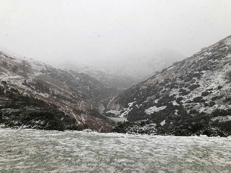 File:Carding Mill Valley, Shropshire.jpg