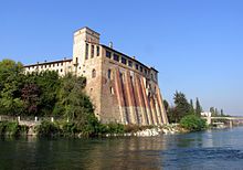 アッダ川に面したカッサーノ城