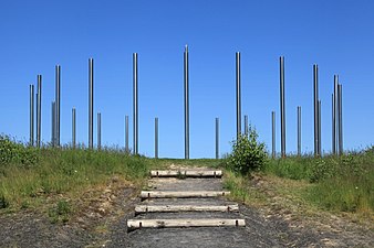 Zonnewijzer op de top van de mijnsteenberg (Halde) van de Schwerin-mijn