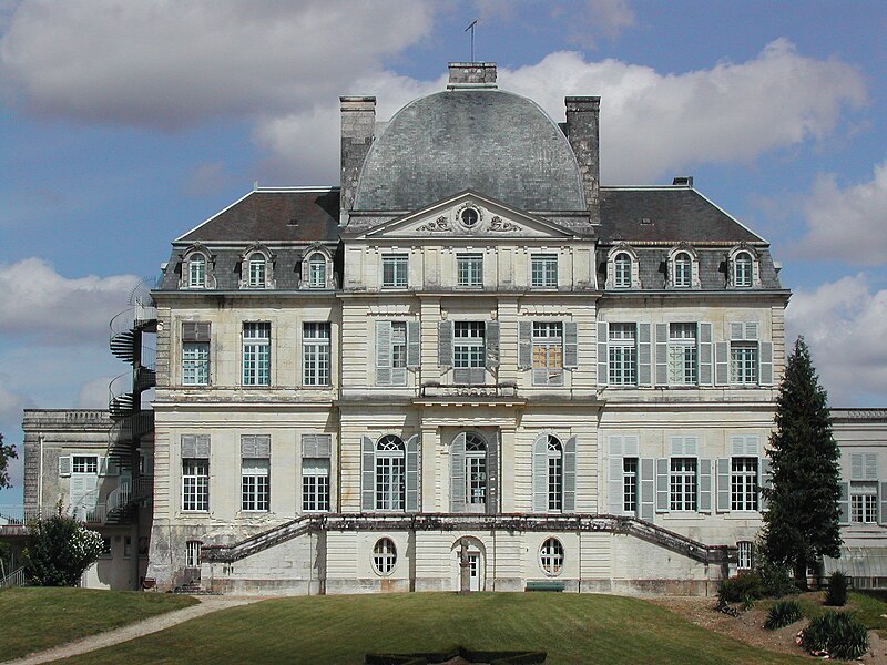 File:Château de Verneuil façade ouest-côté jardin.jpg