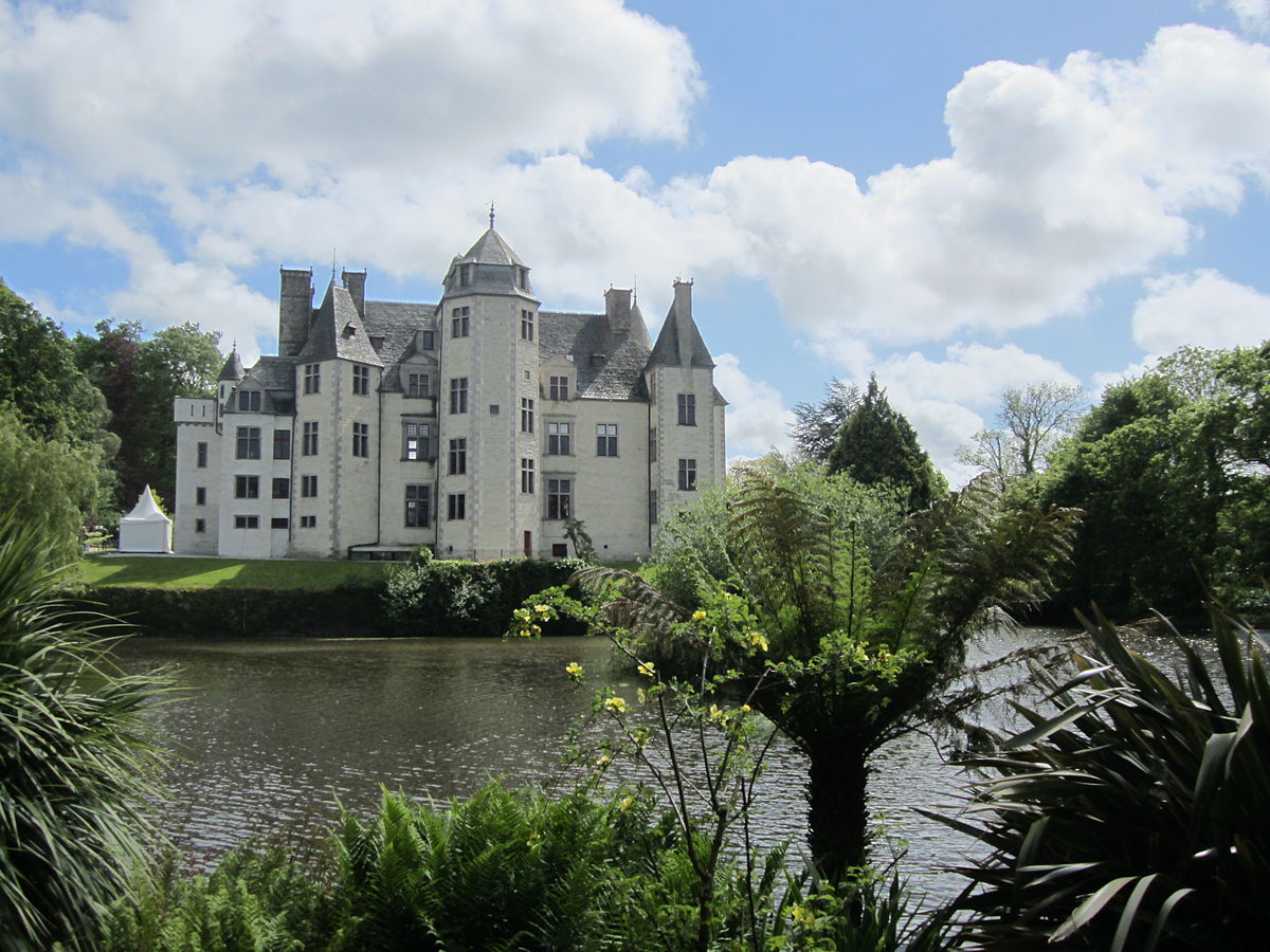 Chateau des. Дом ангела замок. Замок ангелов Краснодар.