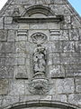 Chapelle Notre-Dame de Châteaulin : Vierge à l'Enfant au pignon du porche sud 2