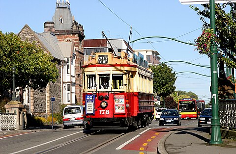 Красная транспорт. Новая Зеландия Christchurch. Крайстчерч. Крайстчерч улицы. Автобусная станция в центре Крайстчерч, новая Зеландия.