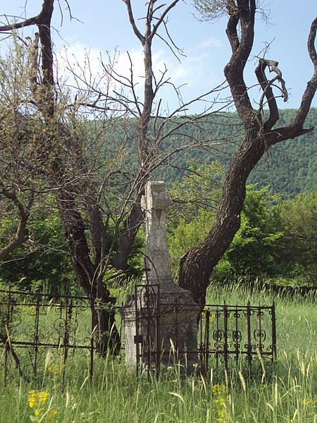 File:Church in village Oreshec 17.jpg