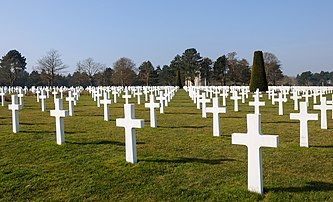Le cimetière américain de Colleville-sur-Mer (Basse-Normandie). (définition réelle 4 250 × 2 576)